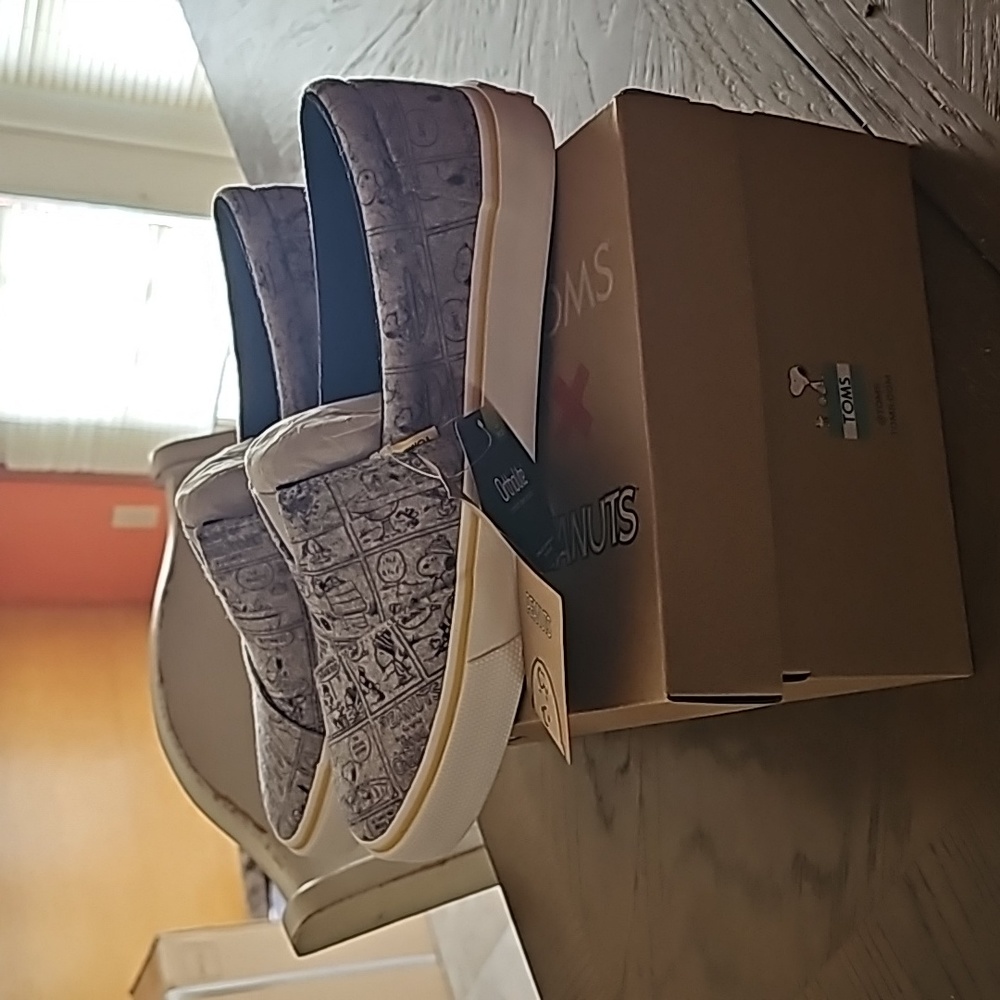 Shoes - Picture 2 of 4